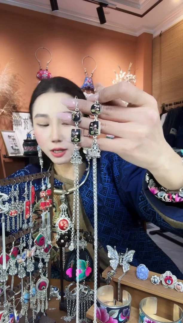 【闪购商品】刺绣纯手工民族风耳环