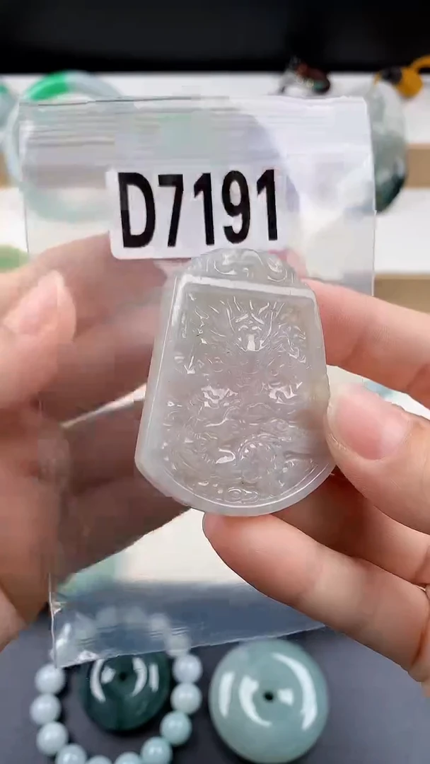 颈饰未镶嵌翡翠天然翡翠吊坠挂件