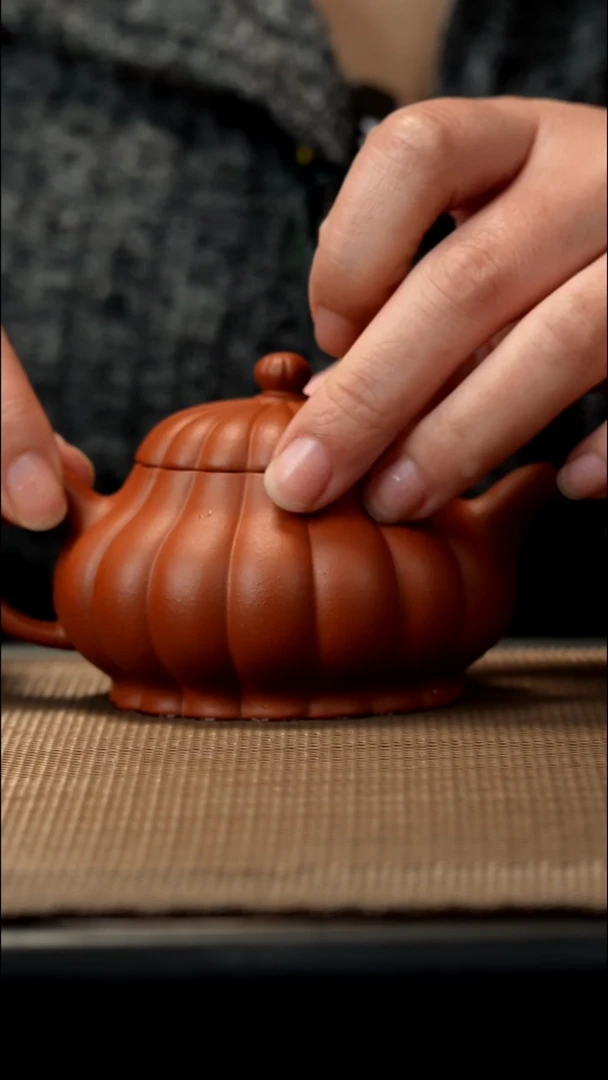 紫砂茶盏生砂朱泥筋纹鞠磊150CC微瑕