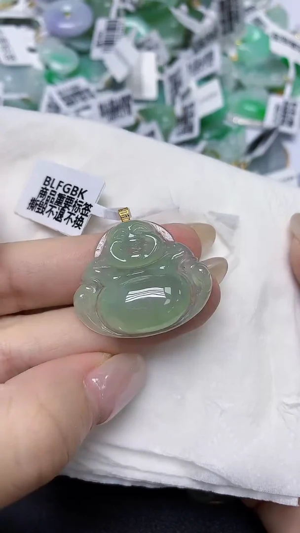 翡翠18K金镶嵌颈饰天然缅甸翡翠A货多样性发其一