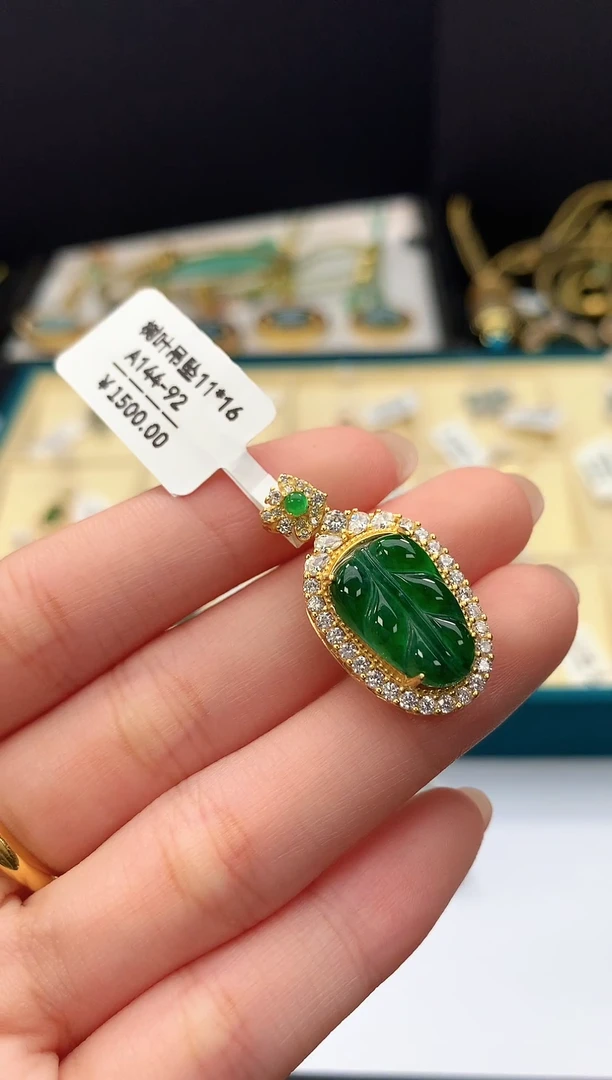 颈饰银S925镶嵌翡翠天然翡翠A货 多样性发货 发其一