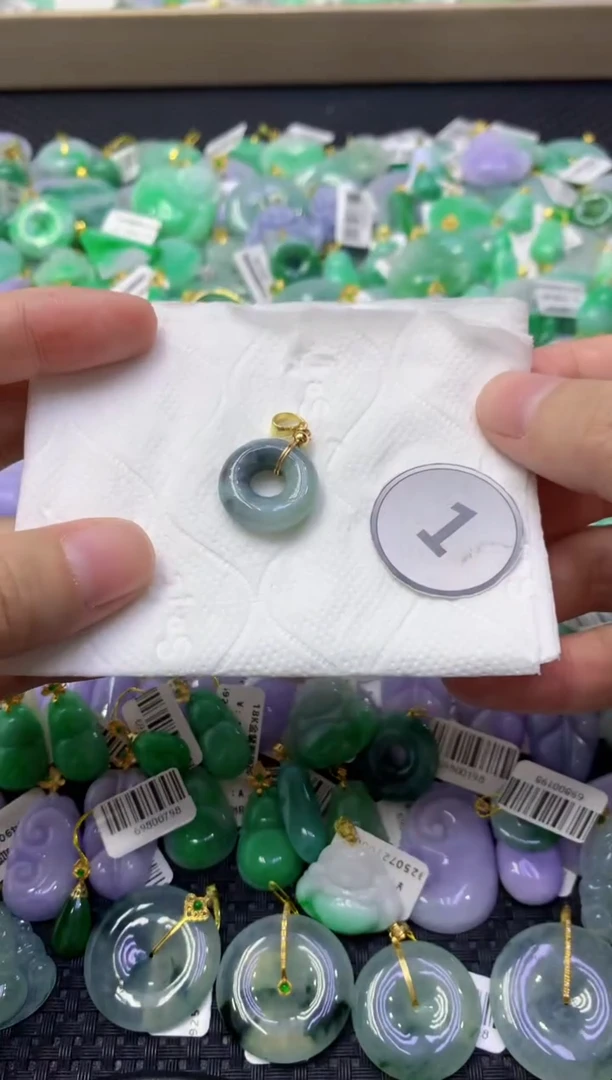 颈饰未镶嵌翡翠天然缅甸翡翠A货