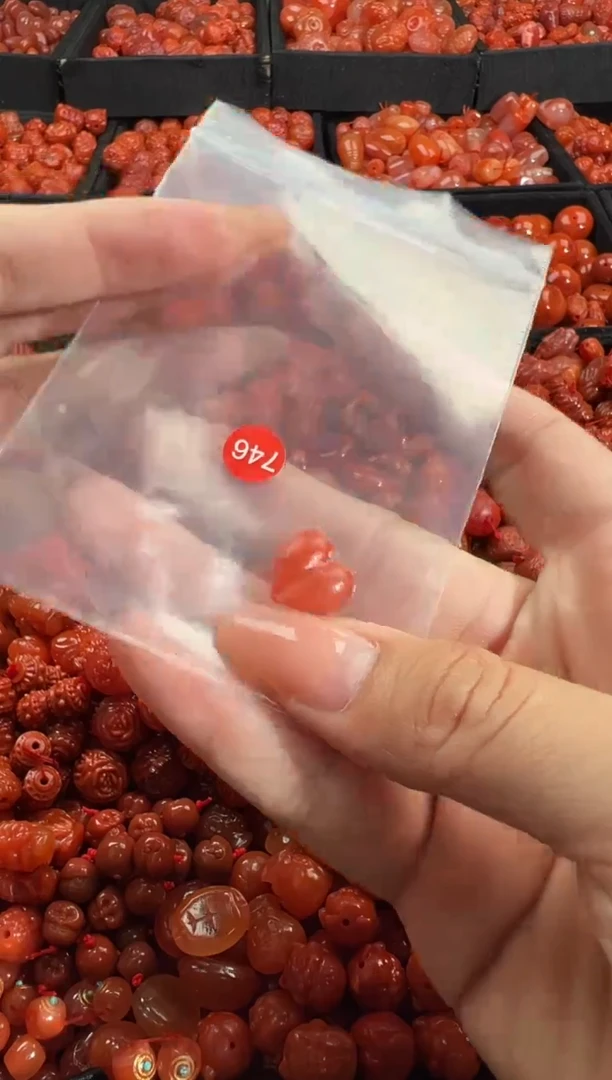 南红玛瑙未镶嵌颈饰1