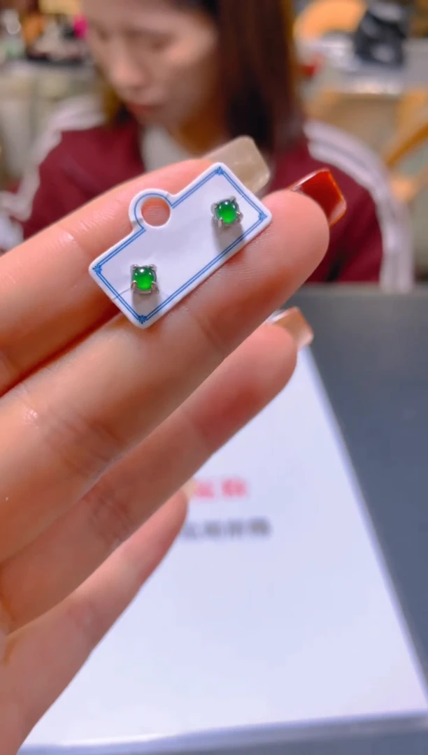 未镶嵌翡翠耳饰多样性发一