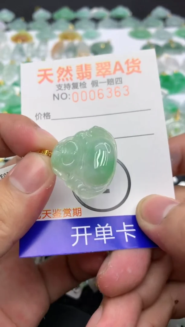 翡翠18K金镶嵌颈饰1111111111111