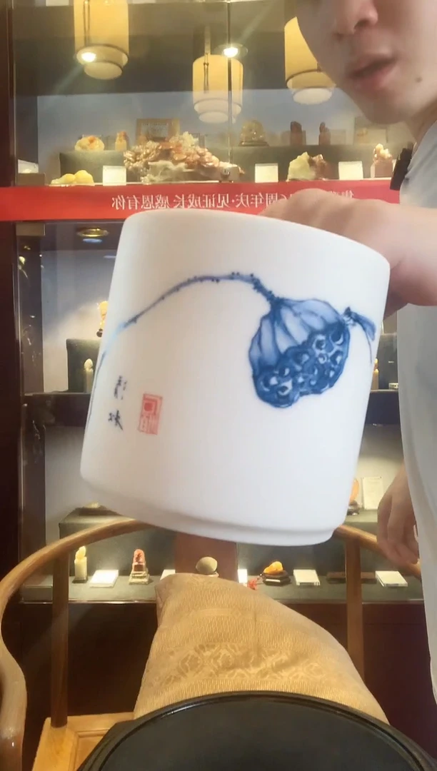 德化白瓷刘育发手绘笔筒