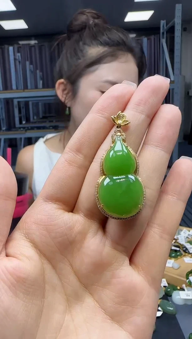 和田玉18K金镶嵌挂件1