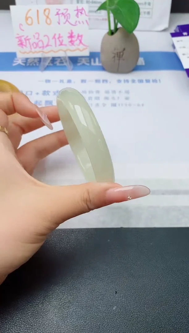 石英质玉手镯未镶嵌w173-F