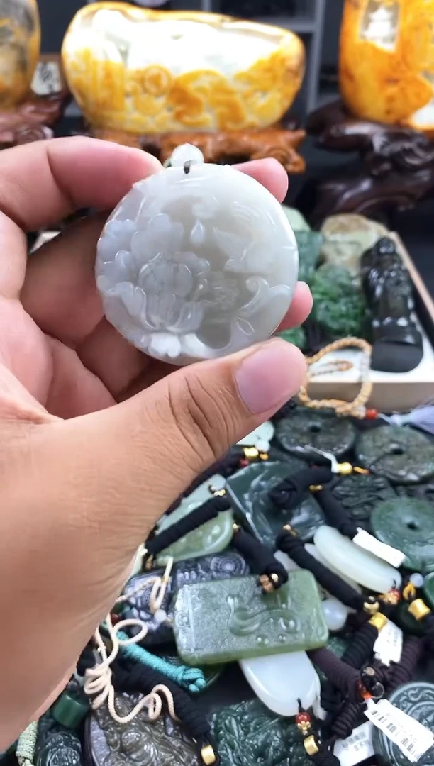 和田玉未镶嵌颈饰1