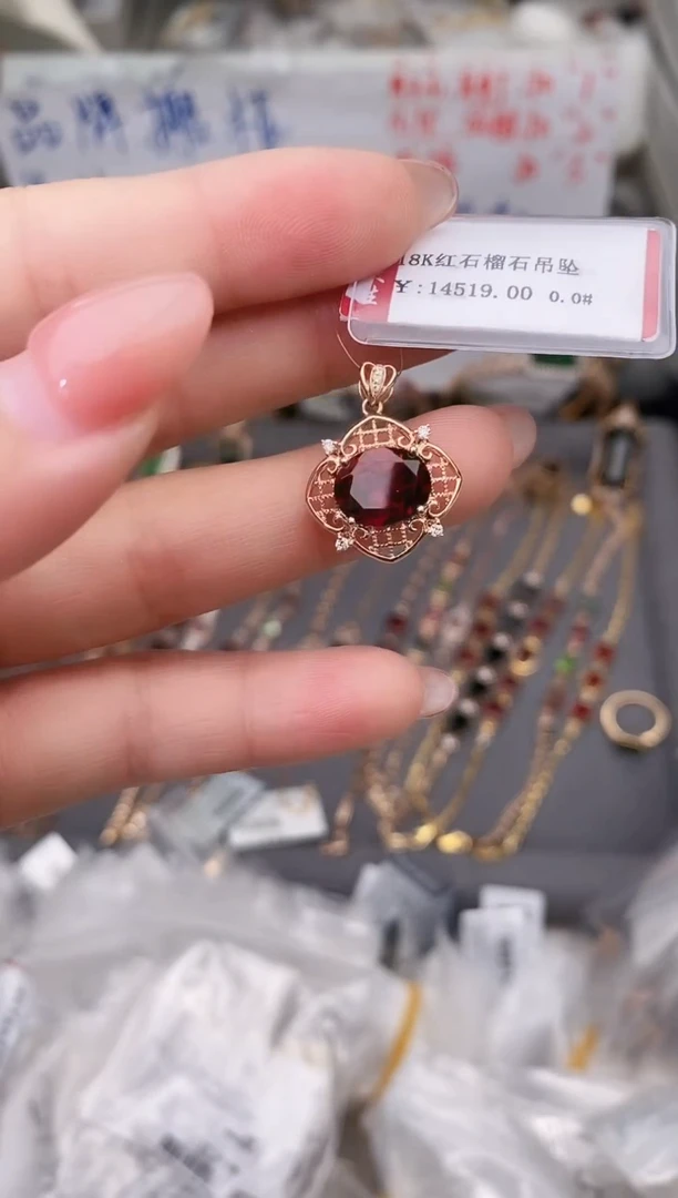 颈饰18K金镶嵌石榴石--专柜--