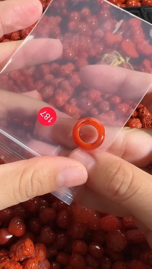 颈饰未镶嵌南红玛瑙1