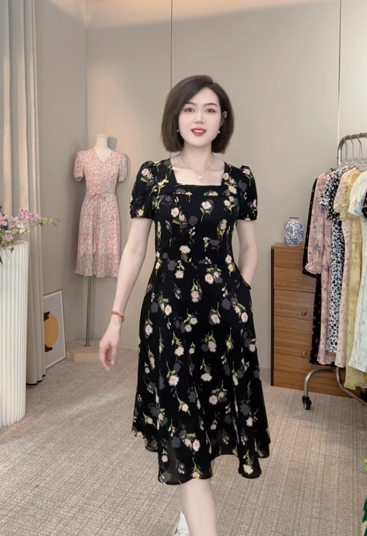 大H【楹曲花开】法式方领气质收腰显瘦口袋款碎花裙时尚黑色连衣裙