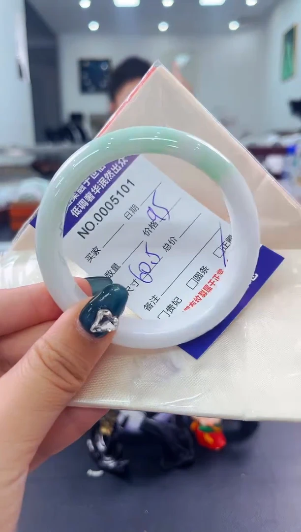 翡翠手镯未镶嵌天然缅甸A货翡翠