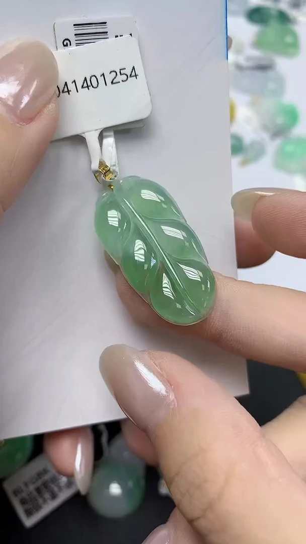 翡翠18K金镶嵌颈饰天然缅甸翡翠A货