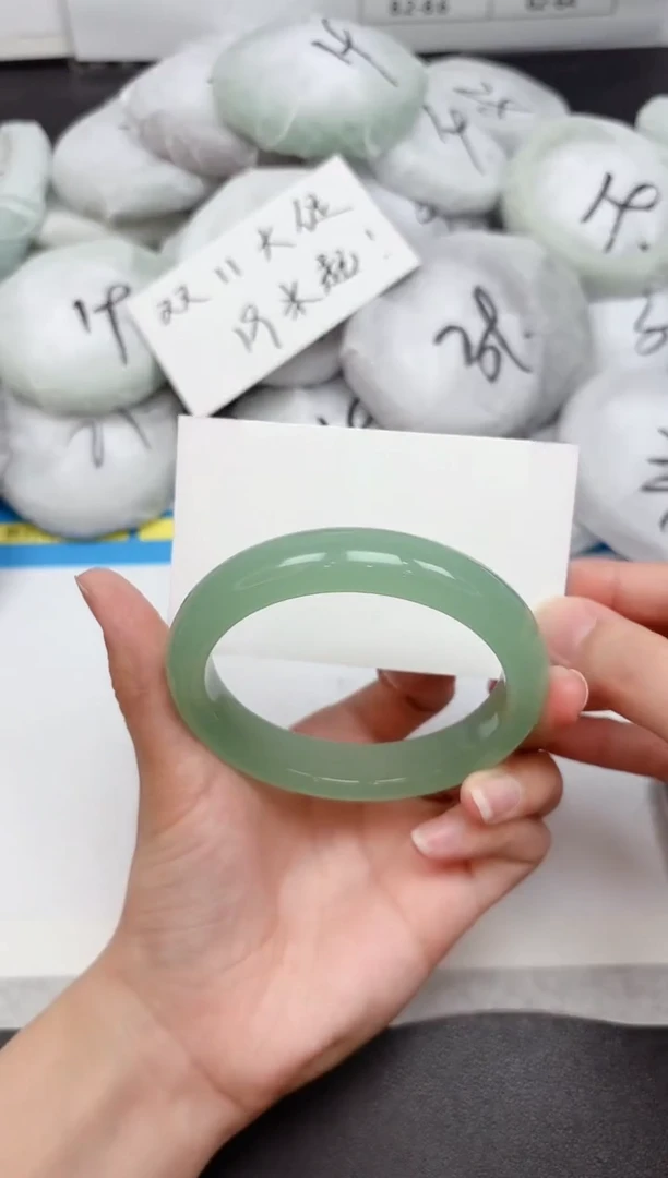 未镶嵌手镯石英质玉128-60.4