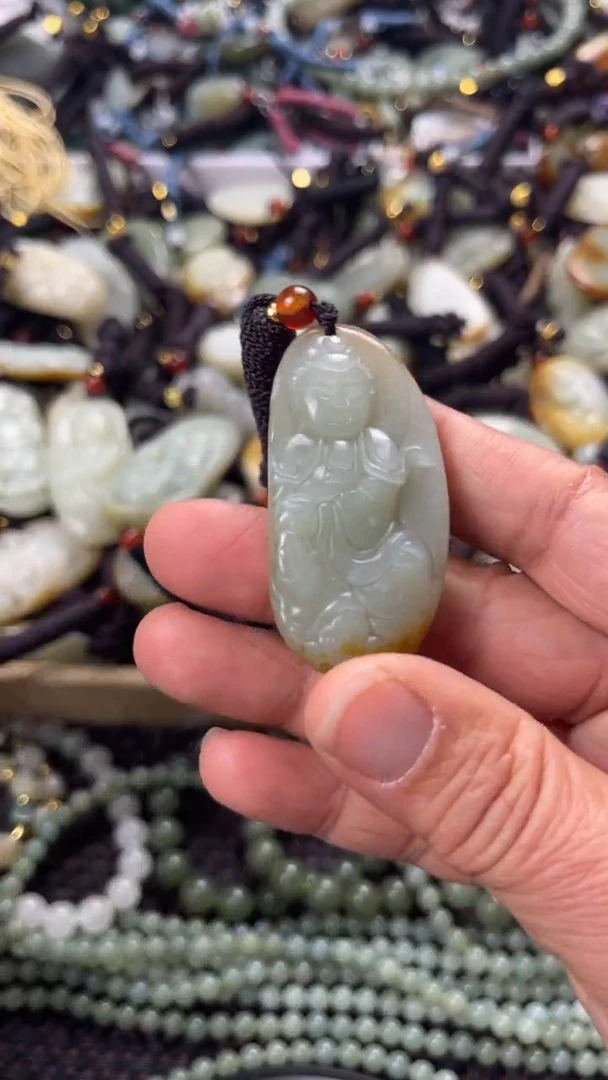 【闪购商品】和田玉颈饰未镶嵌多样性发货没有证书，拍一发一.有瑕