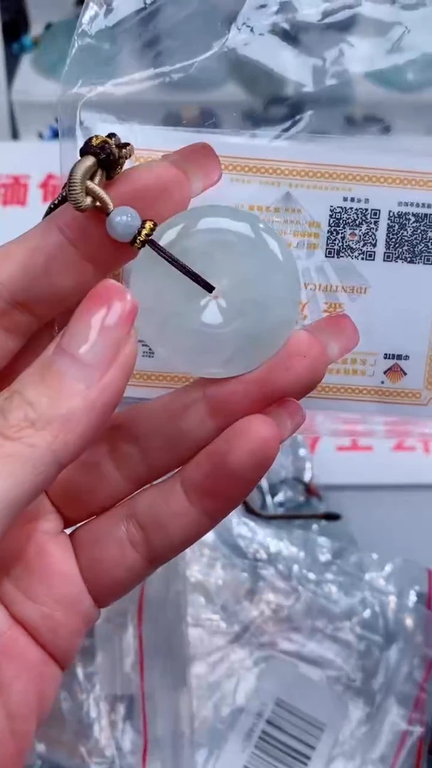翡翠未镶嵌颈饰吊坠