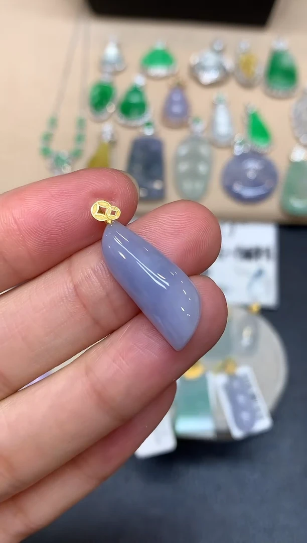 颈饰18K金镶嵌翡翠随形【无服务费