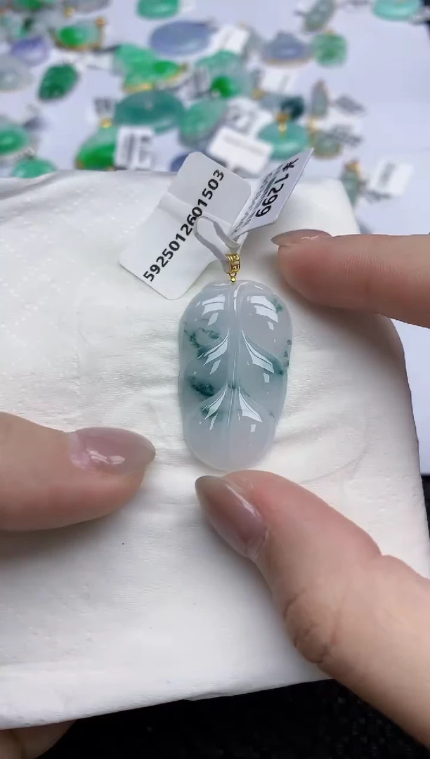 【闪购商品】翡翠颈饰未镶嵌天然翡翠A货