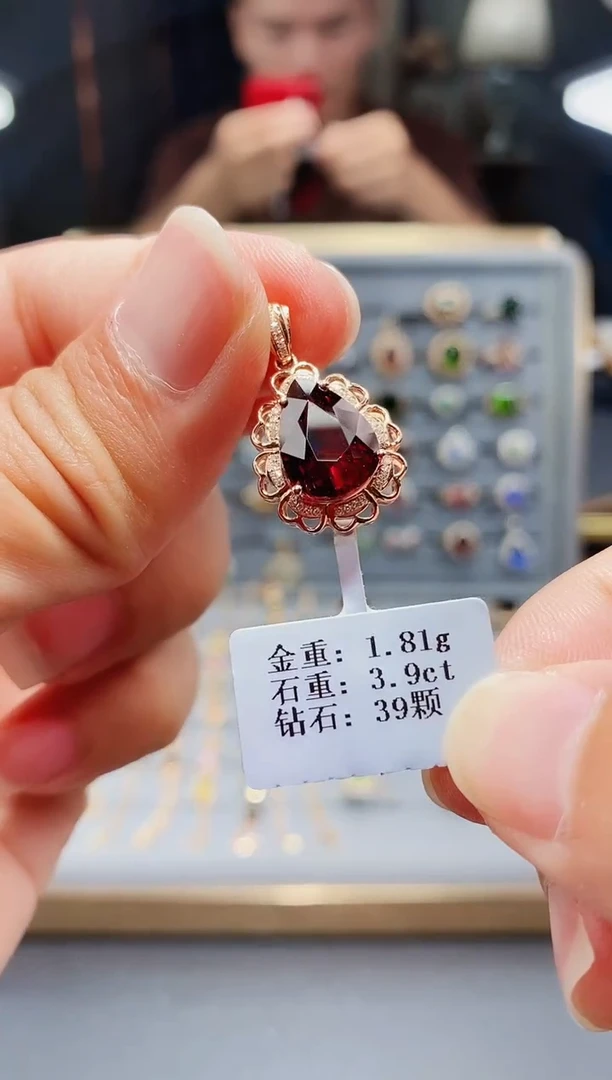 18K金镶嵌颈饰碧玺3.9..