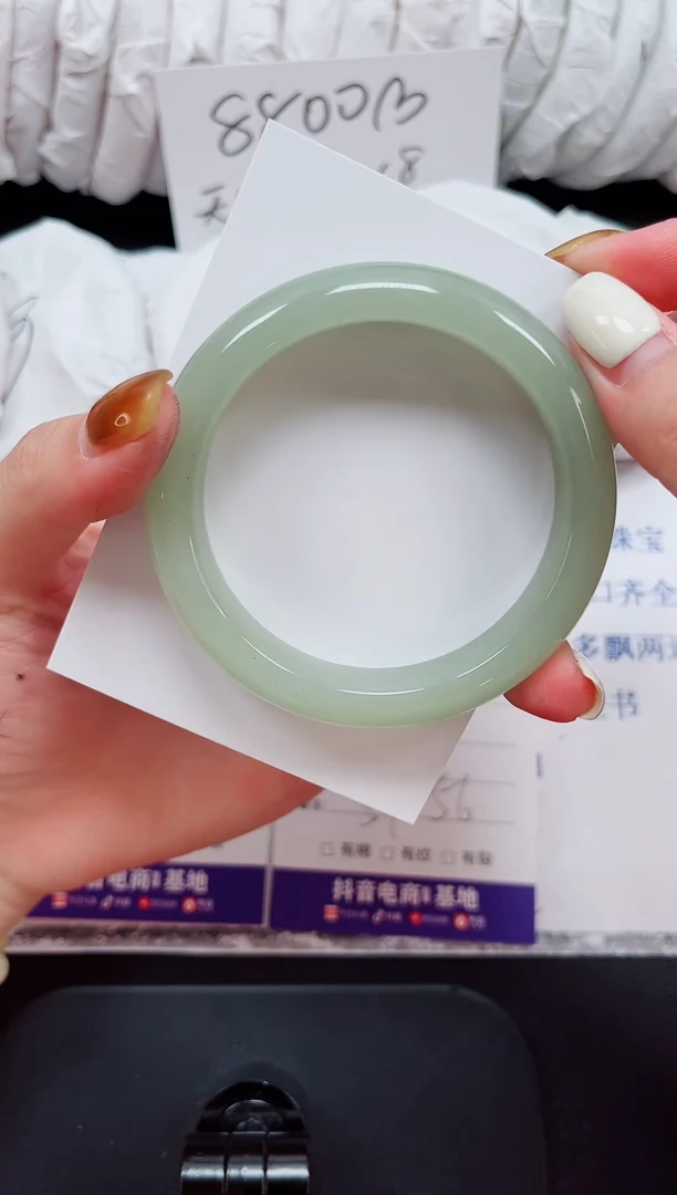 未镶嵌手镯石英质玉147-55.6