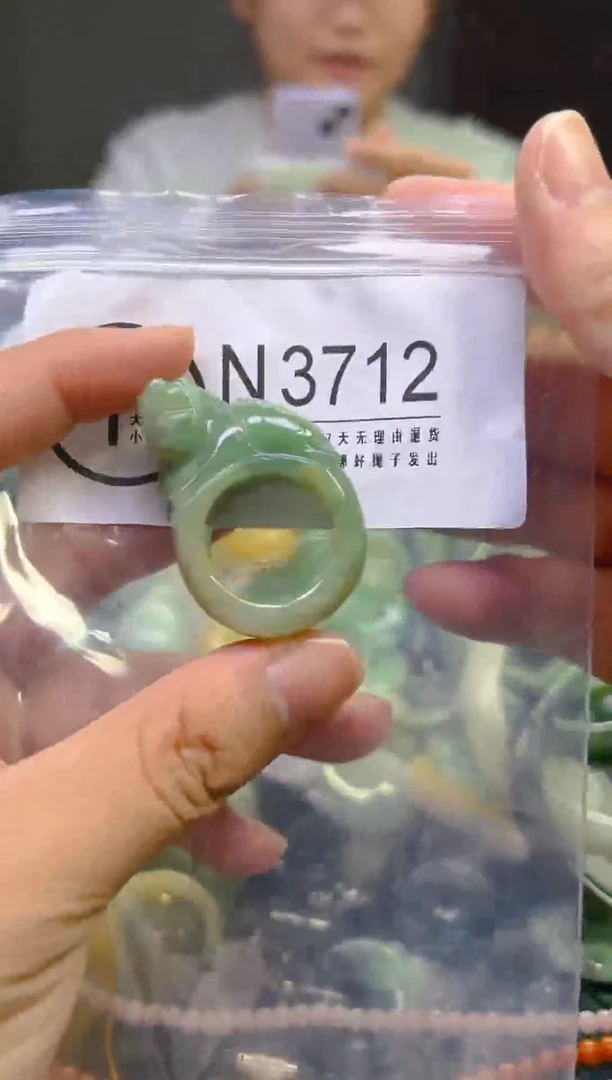 翡翠未镶嵌颈饰19.5mm/N/翡翠A货,一件也是批发价