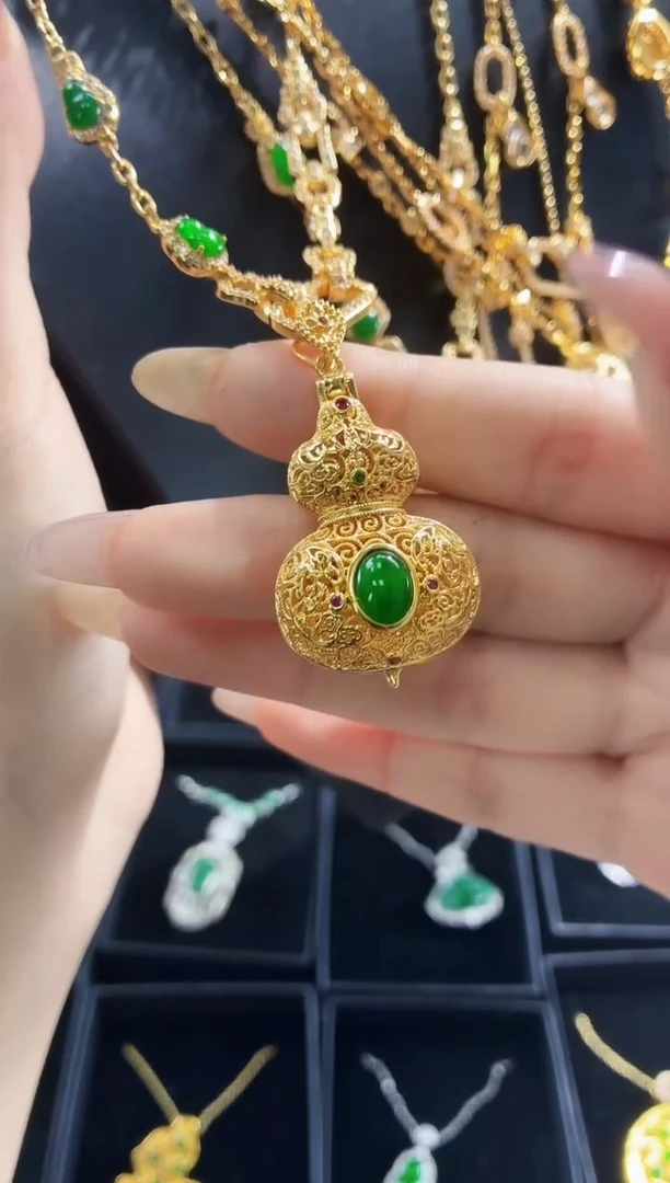 翡翠未镶嵌颈饰吊坠（不含链）