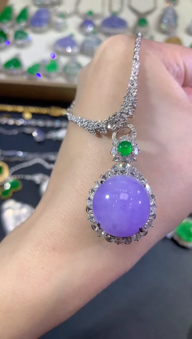 吊坠(不含链)18K金镶嵌翡翠82-蛋面（不含链和扣