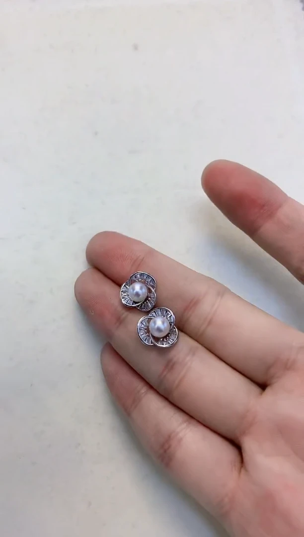 银S925镶嵌海水珍珠饰品三叶草耳钉