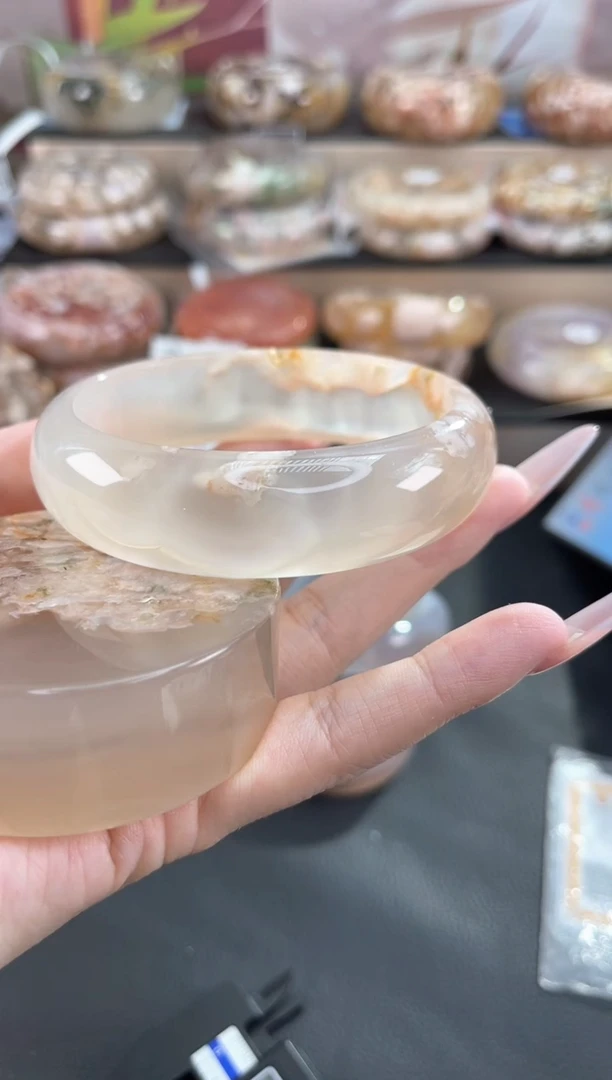 未镶嵌手镯石英质玉64