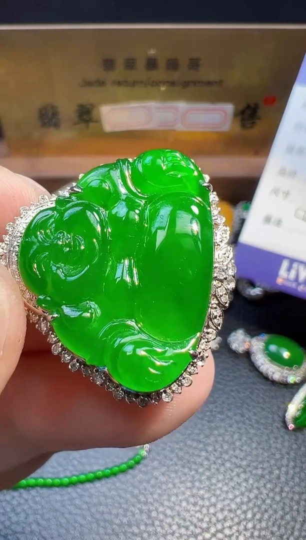 翡翠18K金镶嵌颈饰嗯***好翡翠