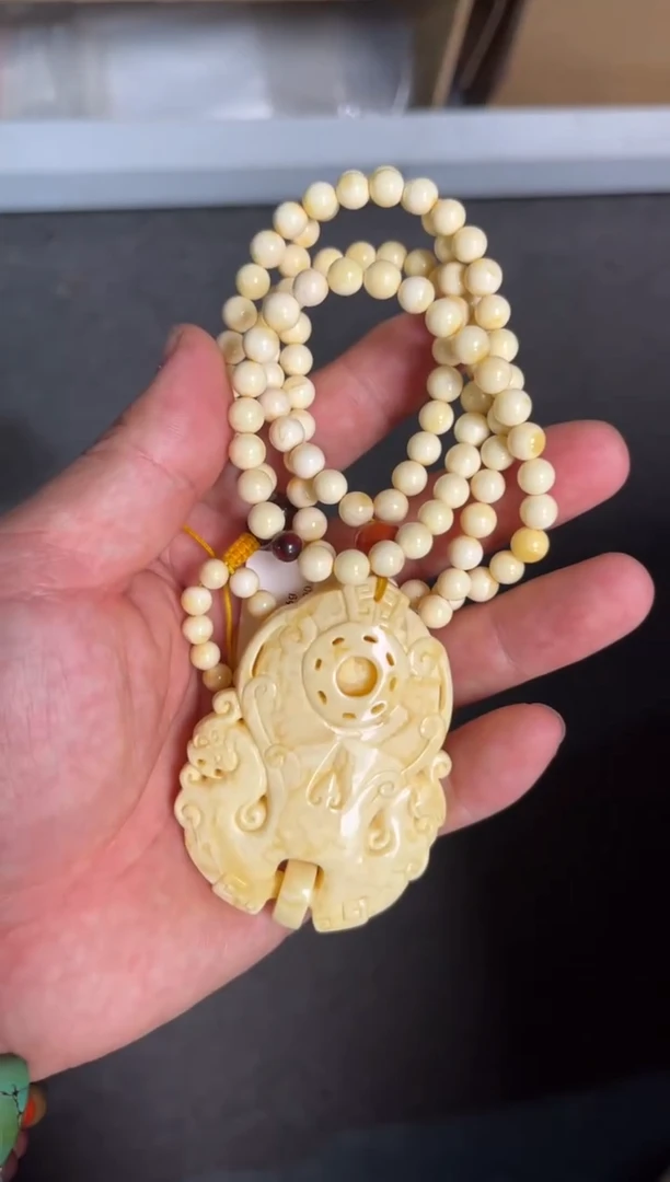 琥珀未镶嵌珠宝奇石1