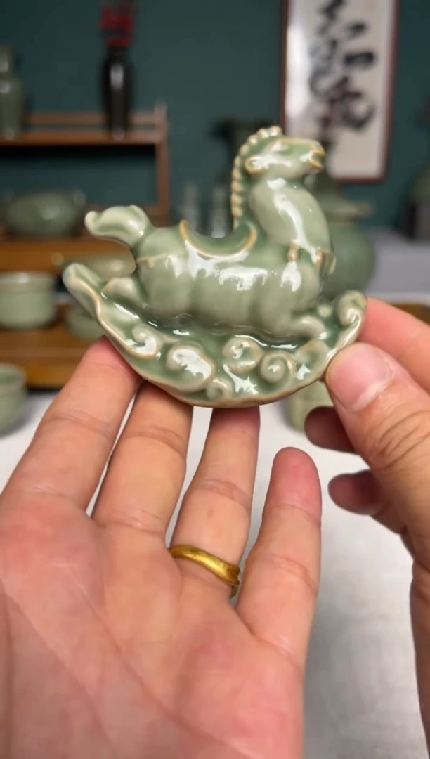 其他秘色摇摇马摆件