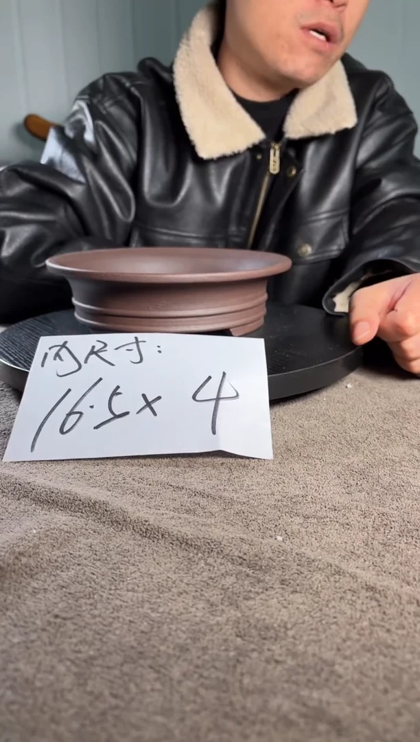 A宜兴紫砂小花盆