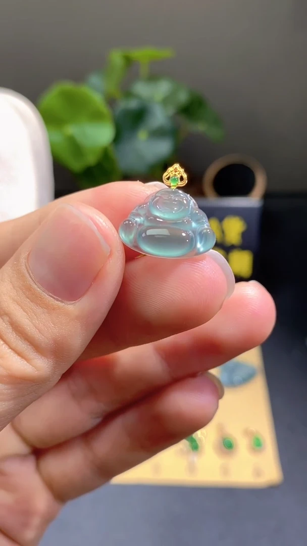 颈饰18K金镶嵌翡翠翡翠A货