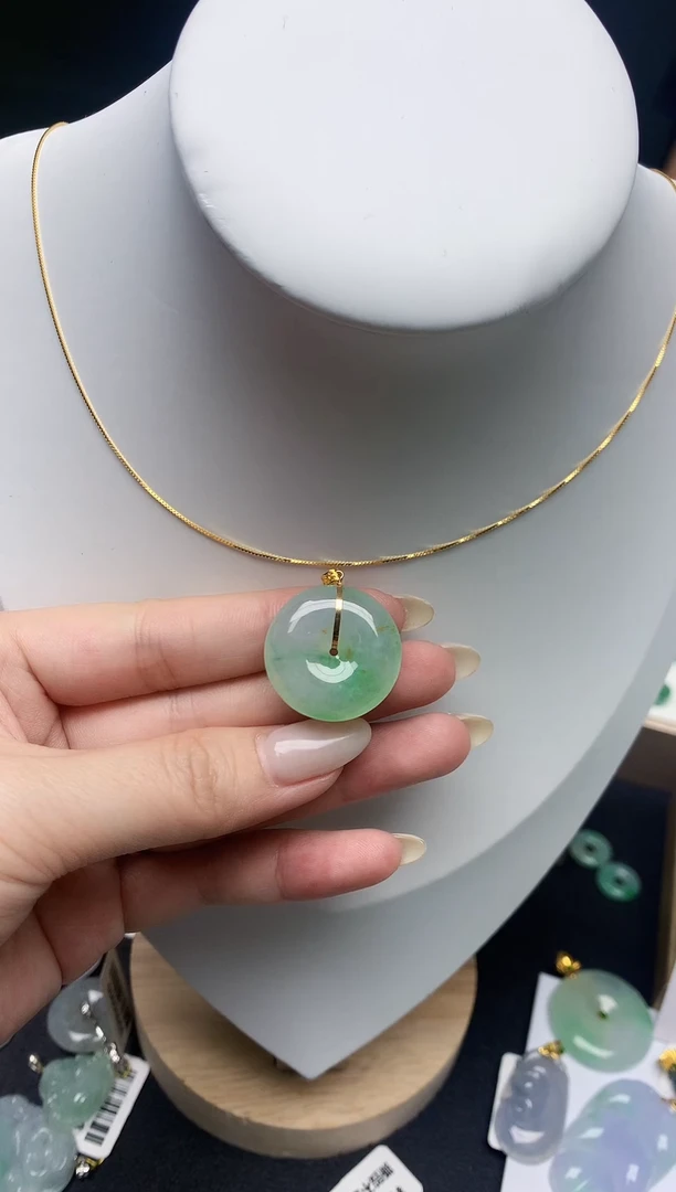 翡翠18K金镶嵌颈饰天然缅甸A货翡翠