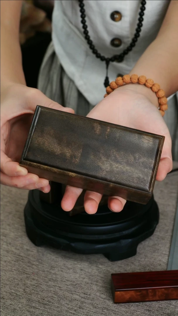 金丝楠浮*金丝楠木龙胆纹机关盒