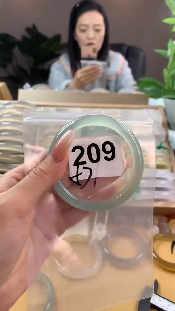 【闪购商品】玛瑙/玉髓手镯未镶嵌209