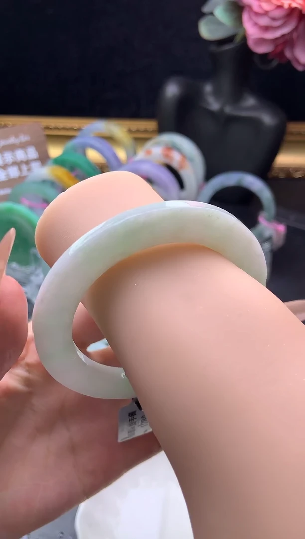 未镶嵌手镯定制翡翠55-60淡绿底「定制不退不换」