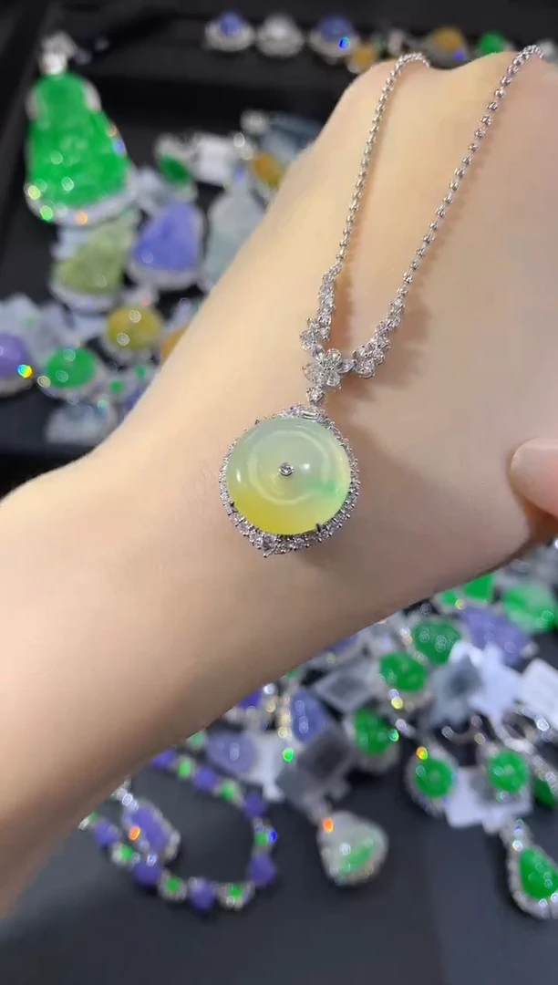 吊坠(不含链)18K金镶嵌翡翠94-扣子套链