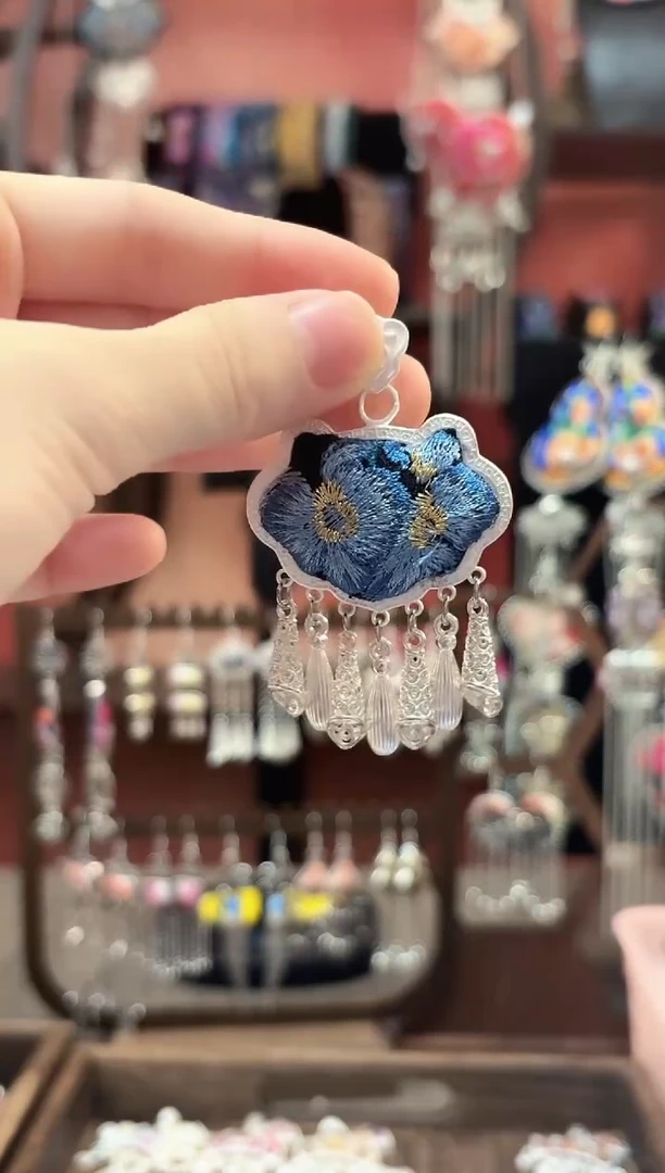 织绣 云织谣民族风精美饰品   474