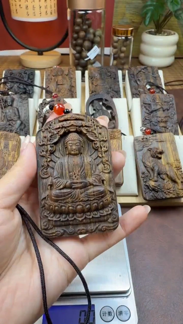 木木雕款   芽庄 十二生肖守护   大日如来 8cm 送养香瓶
