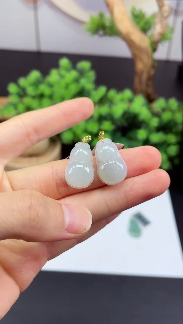 吊坠(不含链)18K金镶嵌翡翠葫芦多样性发其一@@CMT