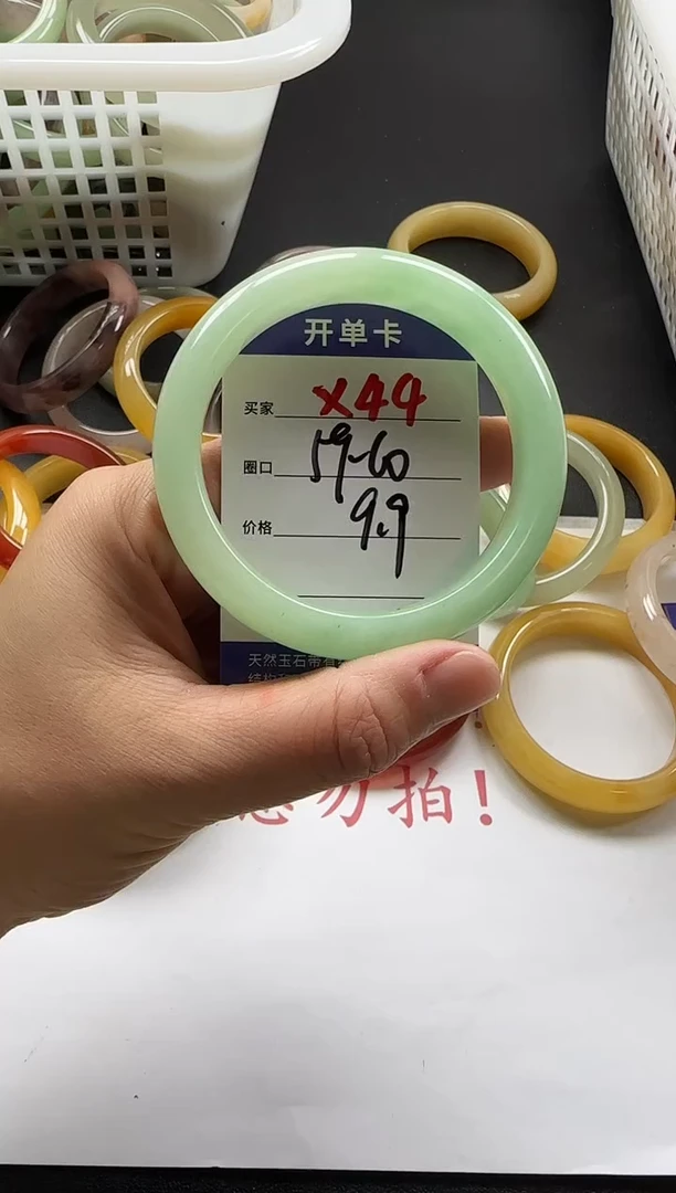 未镶嵌手镯石英质玉44