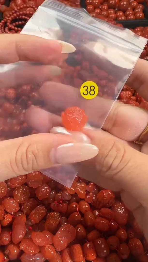 颈饰未镶嵌南红玛瑙1