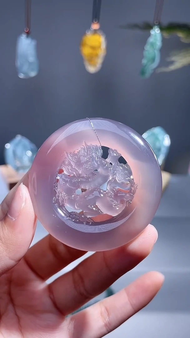 未镶嵌颈饰玛瑙/玉髓龙牌