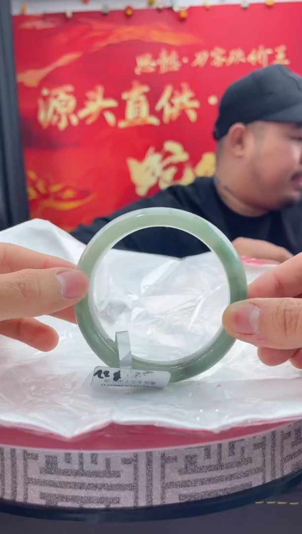 【闪购商品】翡翠手镯未镶嵌17翡翠手镯（微瑕）