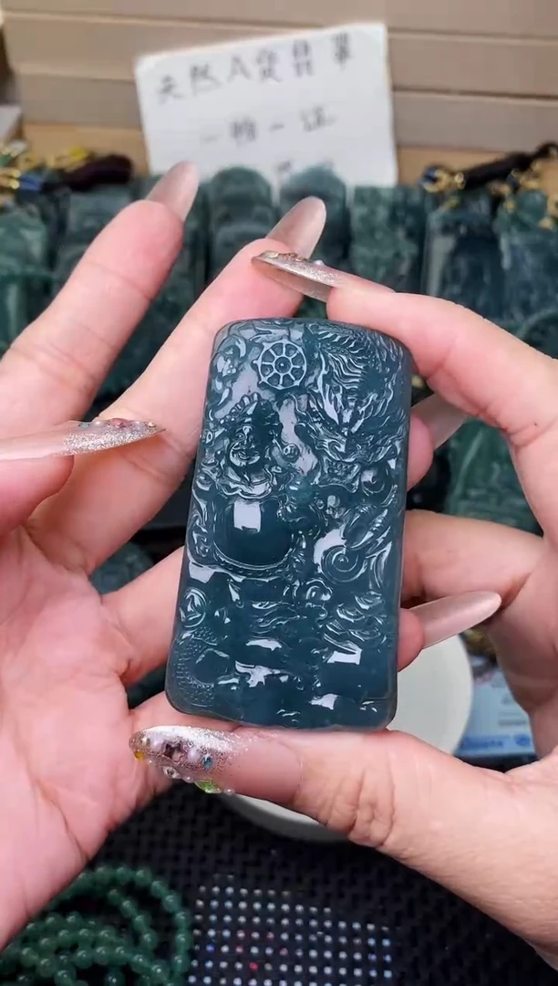 颈饰未镶嵌翡翠