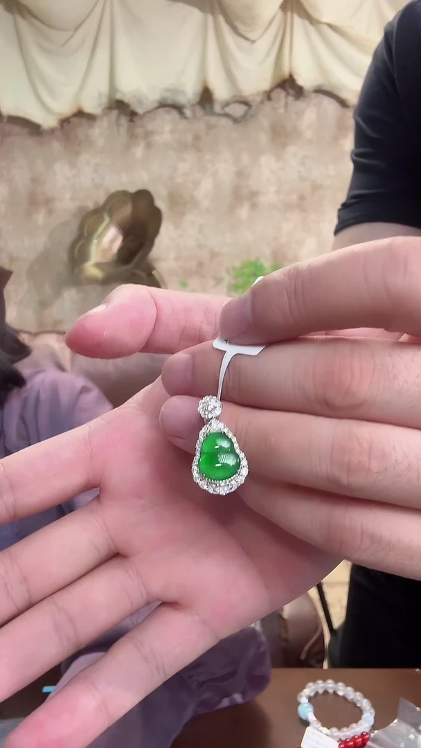 翡翠未镶嵌吊坠(不含链)翡翠吊坠送银链