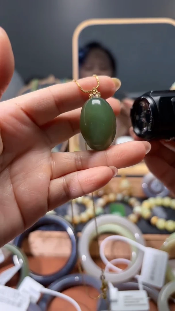 和田玉18K金镶嵌颈饰1